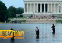 Ex-Olympian Arrested for Allegedly Touching Reflecting Pool Floor