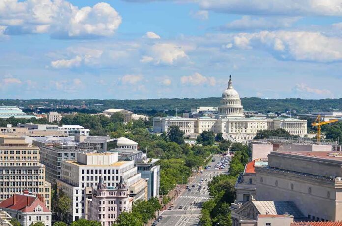 shutterstock_113738845 United States Capitol building with city street and skyline