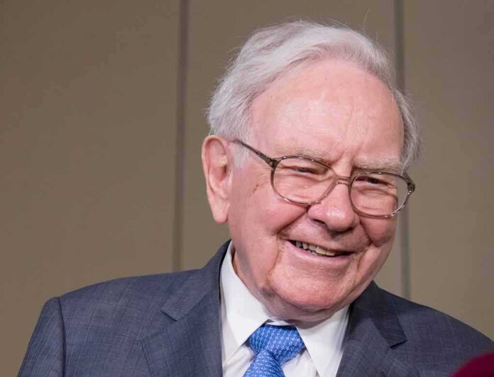 shutterstock_353934110 Warren Buffett smiling during a public appearance